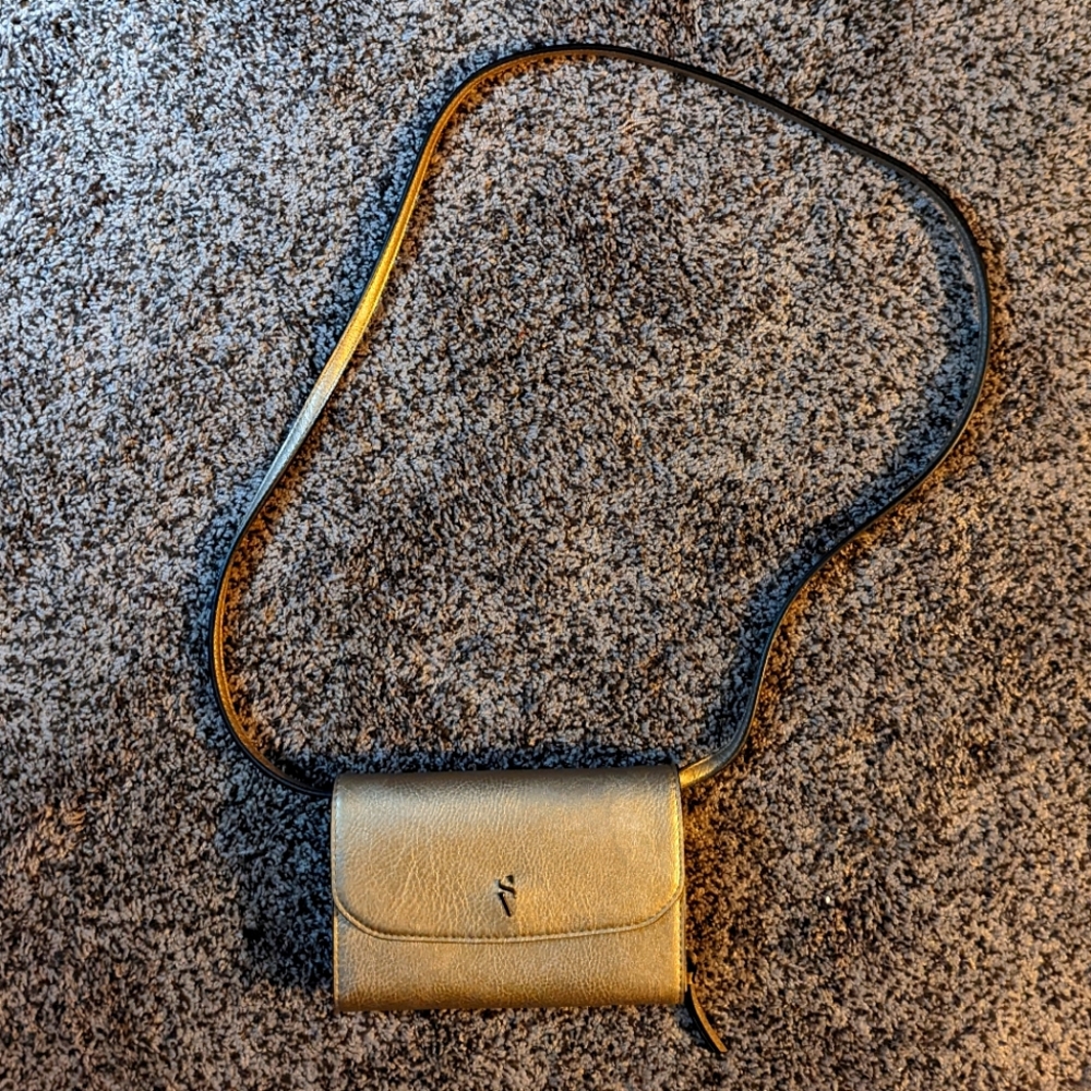 VERA WANG Gold Crossbody!